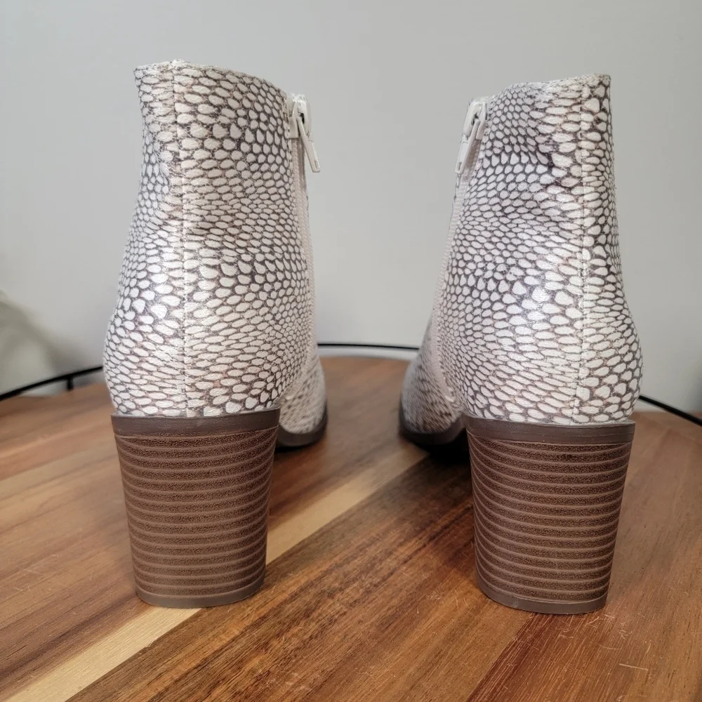 The Limited Kiki Vegan Eather Ankle Boots Booties Size 8
